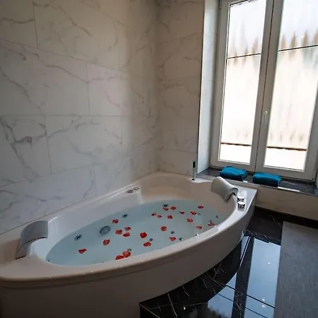 Duplex Jeanne D'arc Billard Baby En Option Escape Game Insolites נאנסי